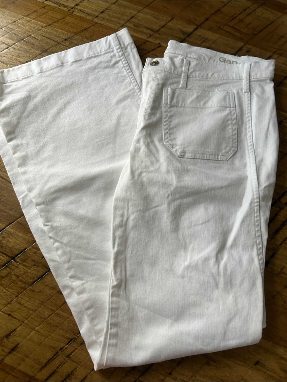 Gap 1969 ladies white NWOT denim jeans 31R